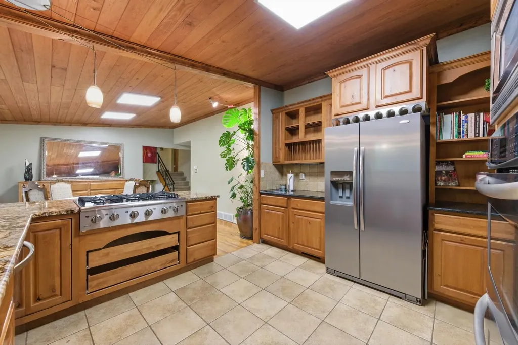 102 S Lochinvar Street Wichita KS 67207