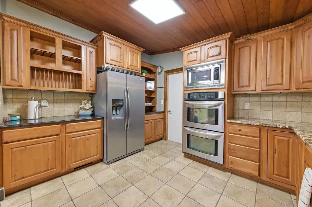 102 S Lochinvar Street Wichita KS 67207