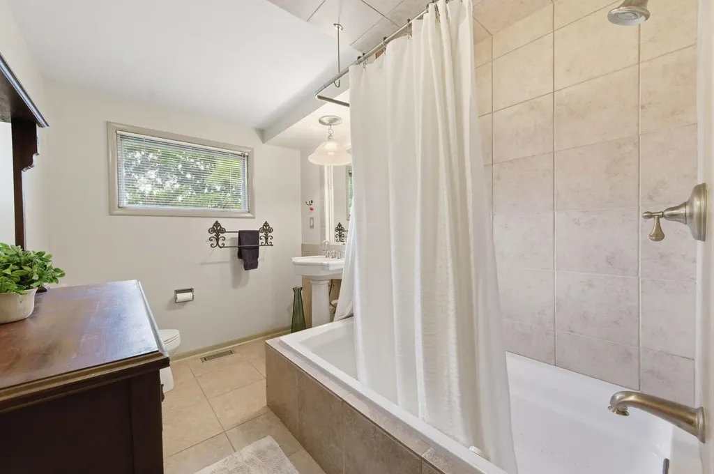 102 S Lochinvar Street Wichita KS 67207