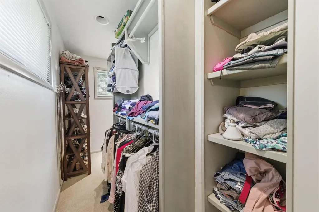 102 S Lochinvar Street Wichita KS 67207