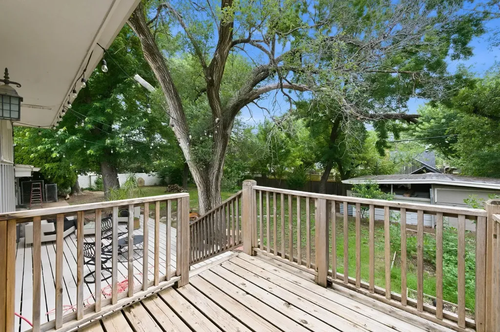 102 S Lochinvar Street Wichita KS 67207