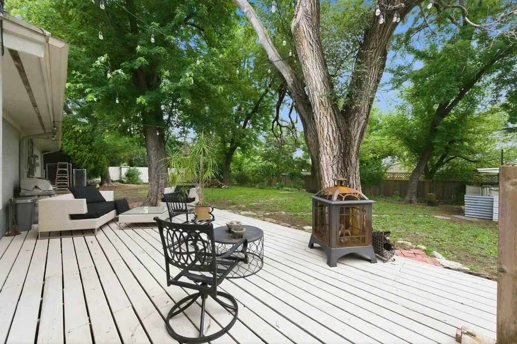 102 S Lochinvar Street Wichita KS 67207