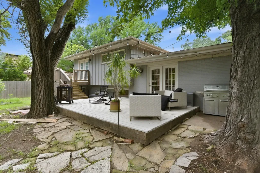 102 S Lochinvar Street Wichita KS 67207