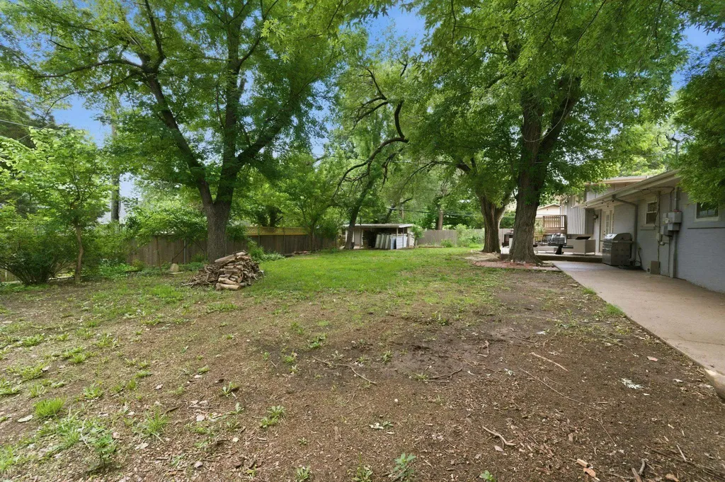 102 S Lochinvar Street Wichita KS 67207