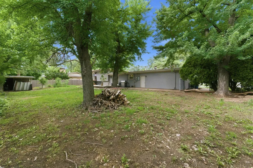 102 S Lochinvar Street Wichita KS 67207