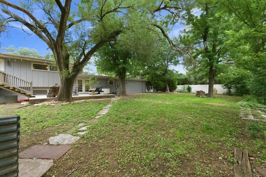 102 S Lochinvar Street Wichita KS 67207