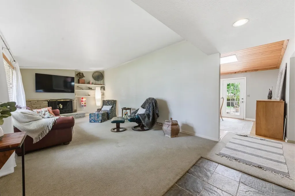 102 S Lochinvar Street Wichita KS 67207