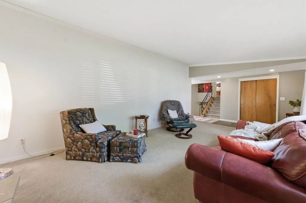 102 S Lochinvar Street Wichita KS 67207