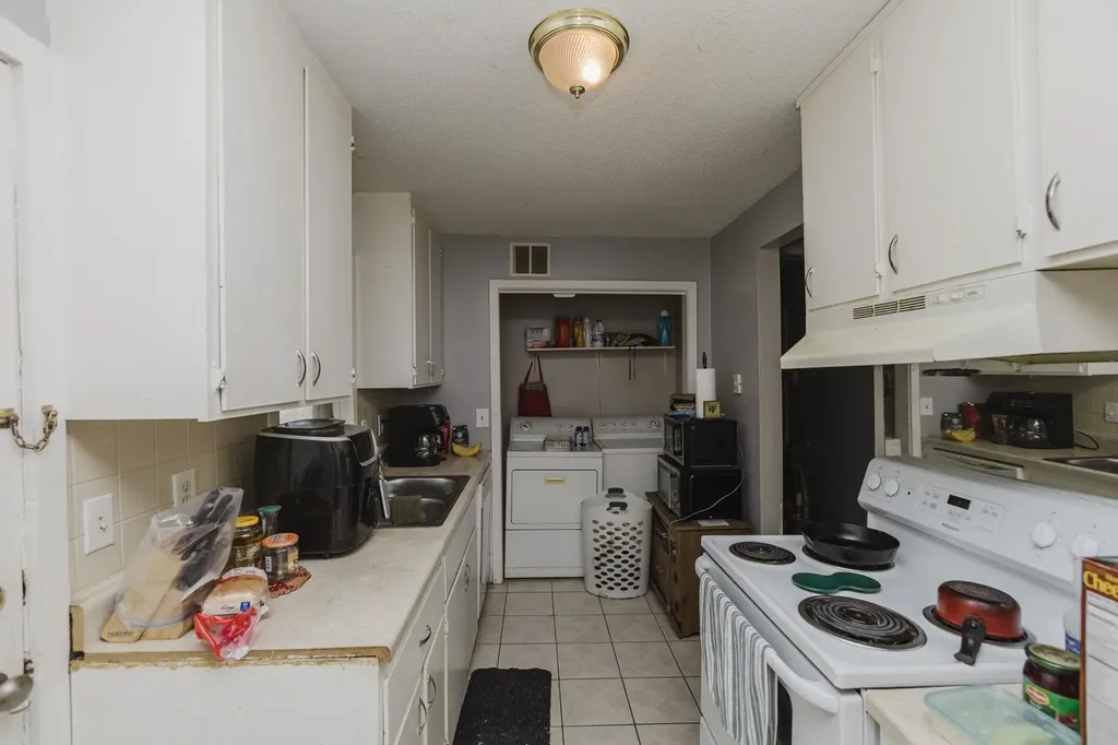 4416-4418 E Central Wichita KS 67208