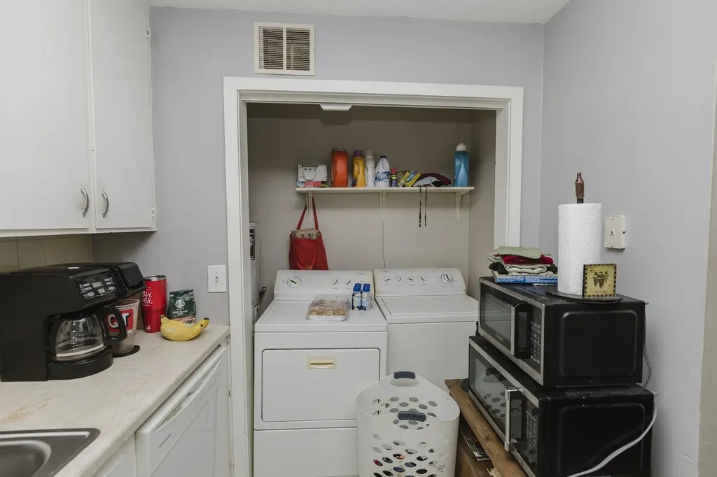 4416-4418 E Central Wichita KS 67208