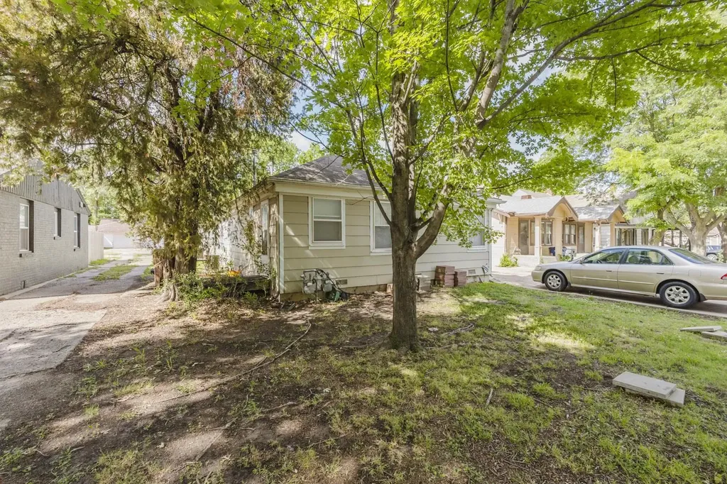 4416-4418 E Central Wichita KS 67208