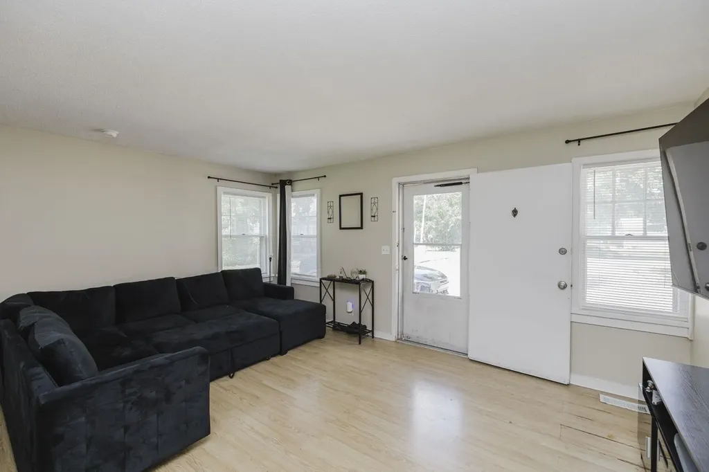4416-4418 E Central Wichita KS 67208