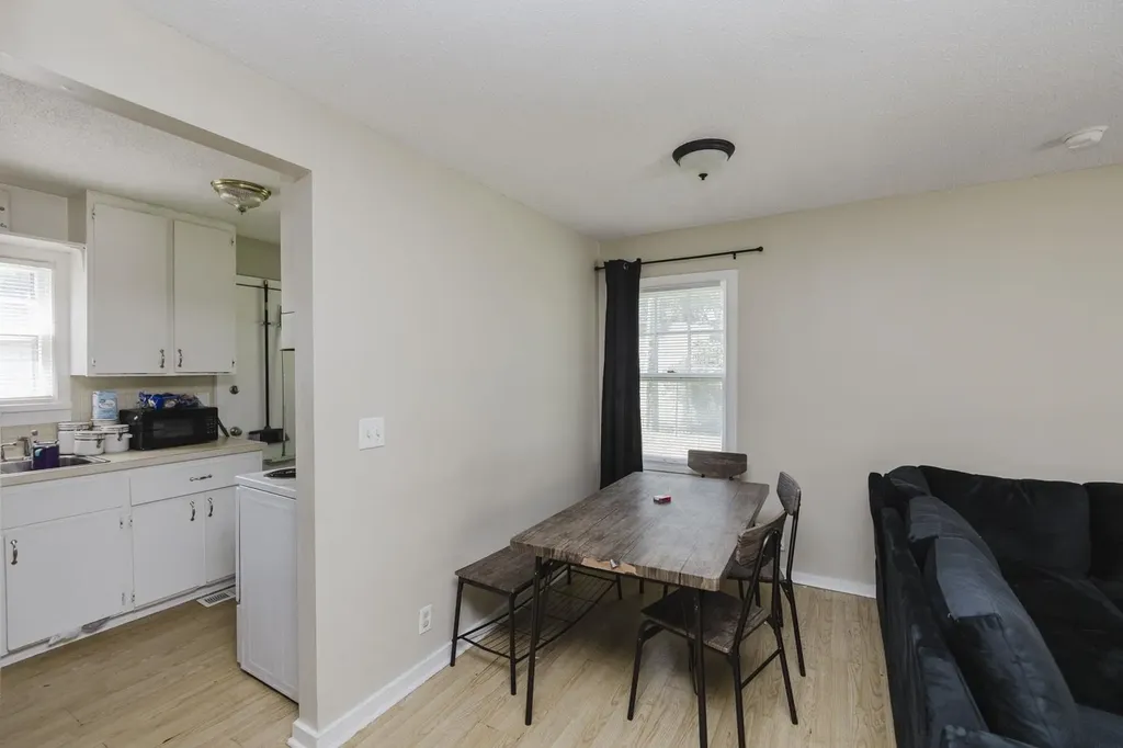 4416-4418 E Central Wichita KS 67208