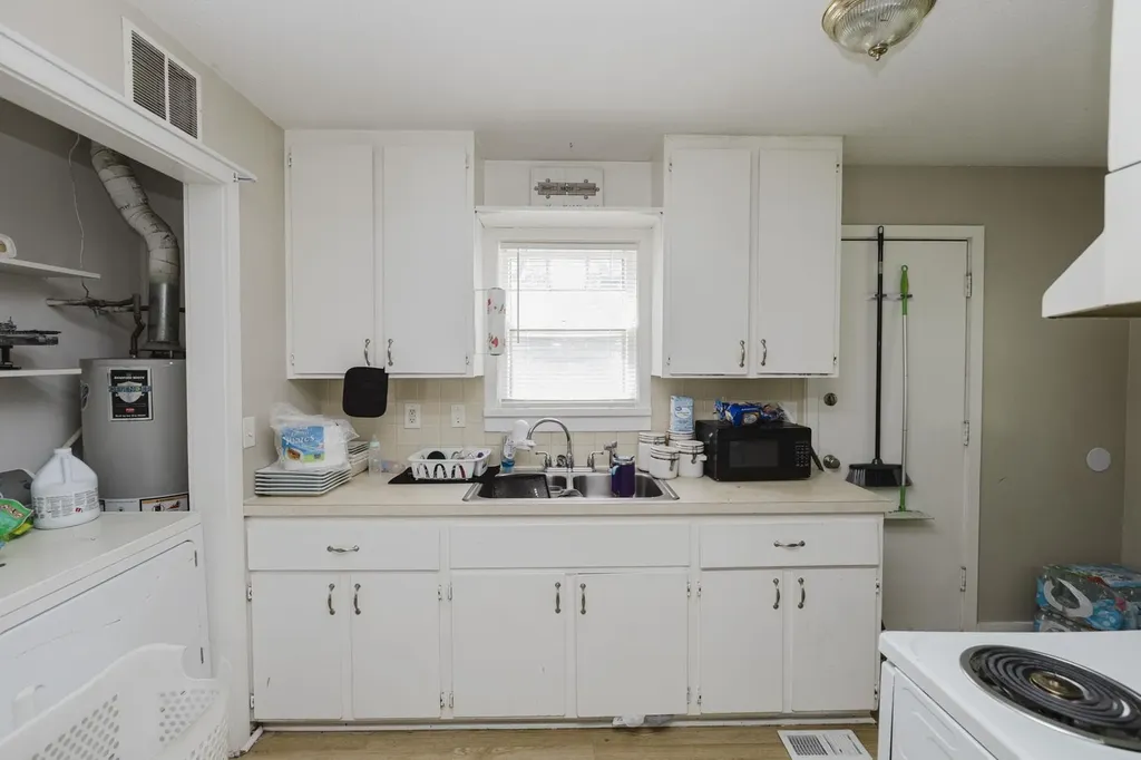 4416-4418 E Central Wichita KS 67208