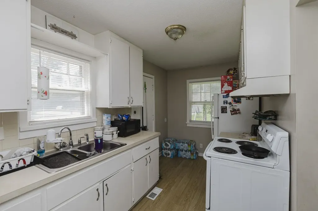 4416-4418 E Central Wichita KS 67208