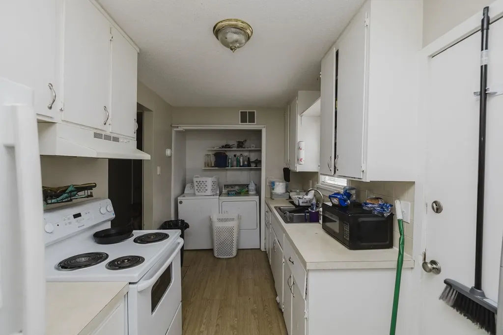 4416-4418 E Central Wichita KS 67208