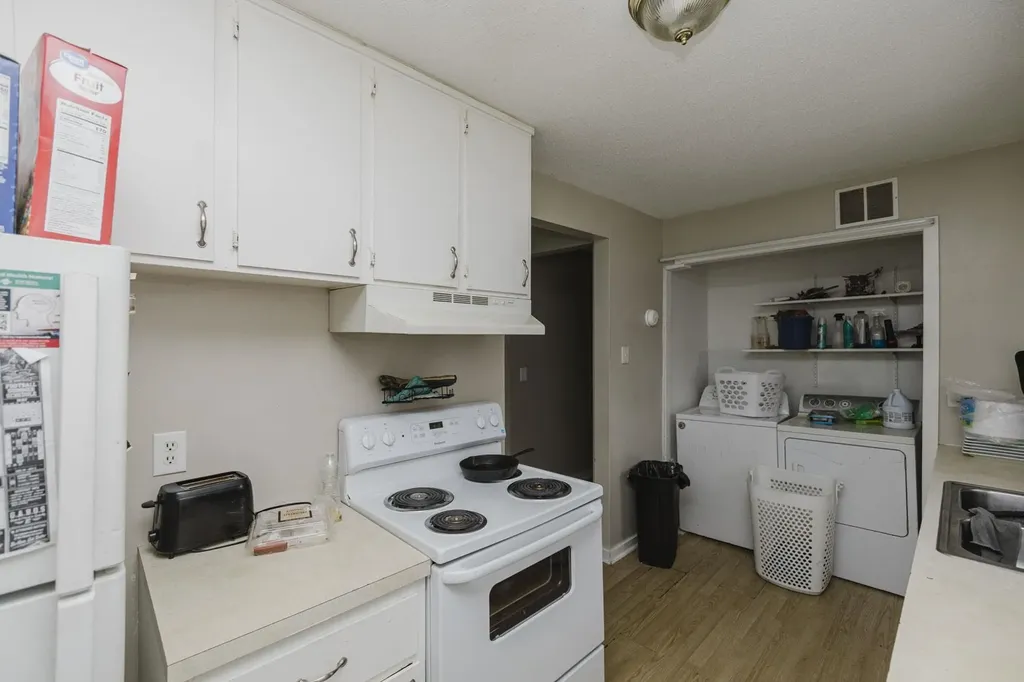 4416-4418 E Central Wichita KS 67208