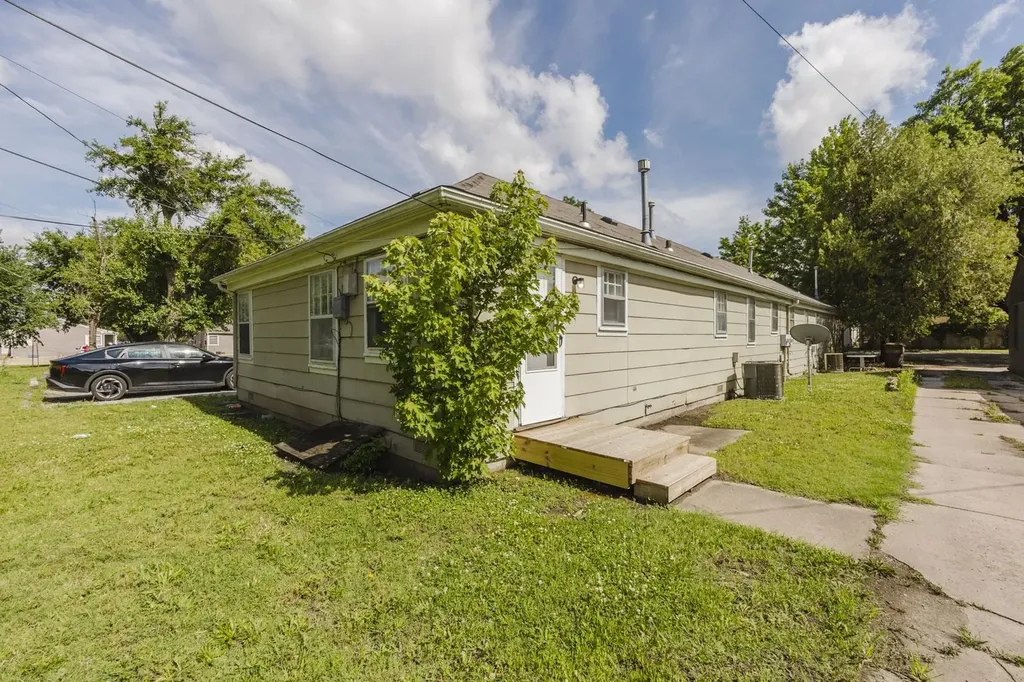 4416-4418 E Central Wichita KS 67208