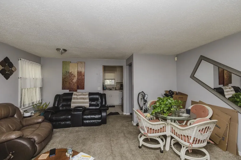 4416-4418 E Central Wichita KS 67208