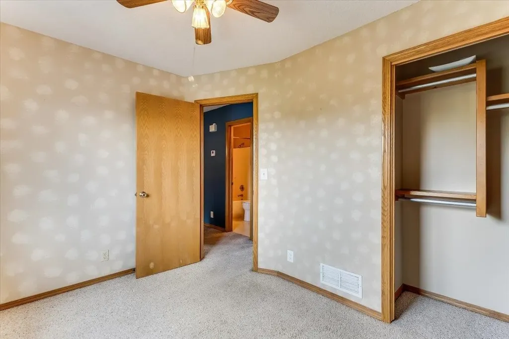 5359 S Stoneborough Street Wichita KS 67217