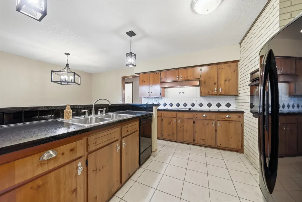 812 N Chipper Lane Wichita KS 67212
