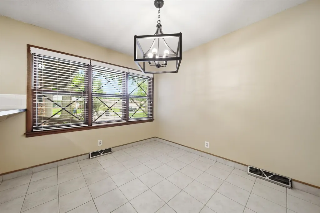 812 N Chipper Lane Wichita KS 67212