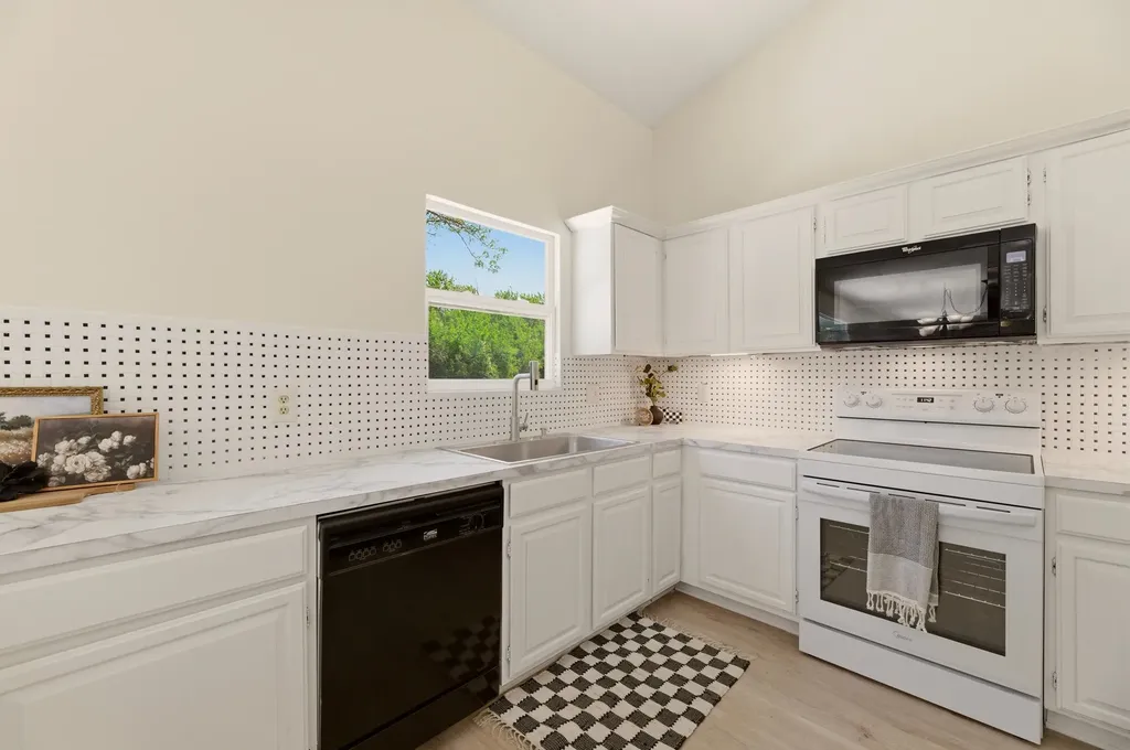 1202 S Stoneybrook Circle Wichita KS 67207