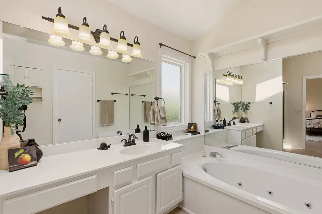 1202 S Stoneybrook Circle Wichita KS 67207