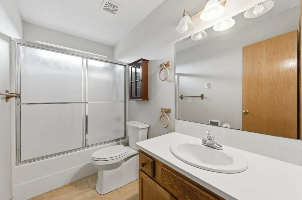 1814 S Goebel Street Wichita KS 67207