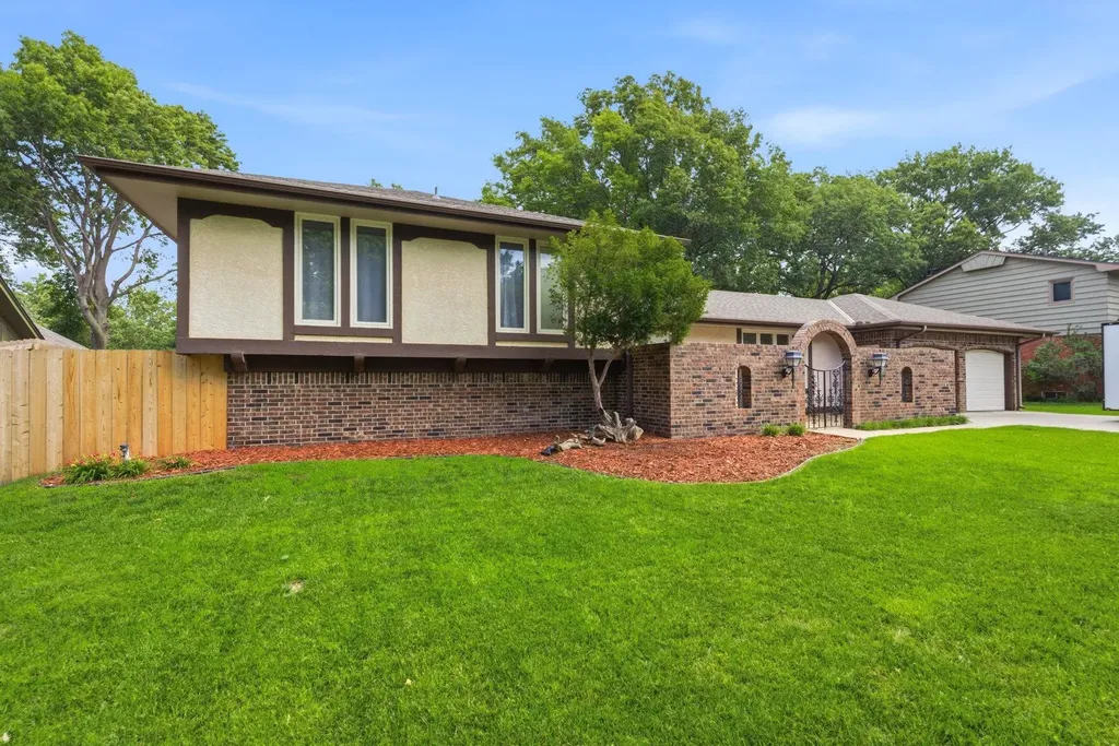 8300 E Brookhollow Wichita KS 67206