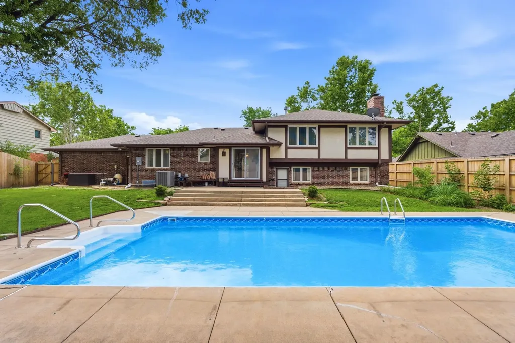 8300 E Brookhollow Wichita KS 67206