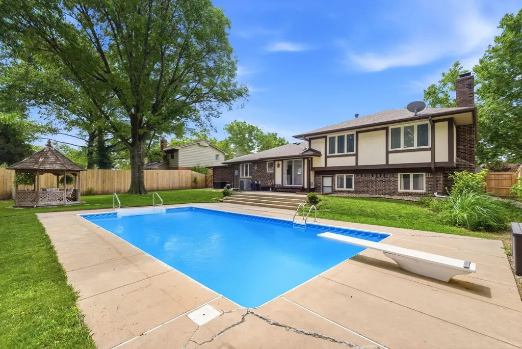8300 E Brookhollow Wichita KS 67206