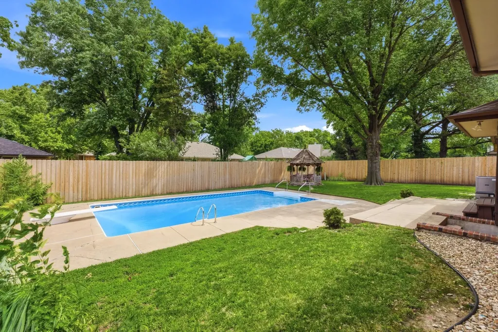 8300 E Brookhollow Wichita KS 67206