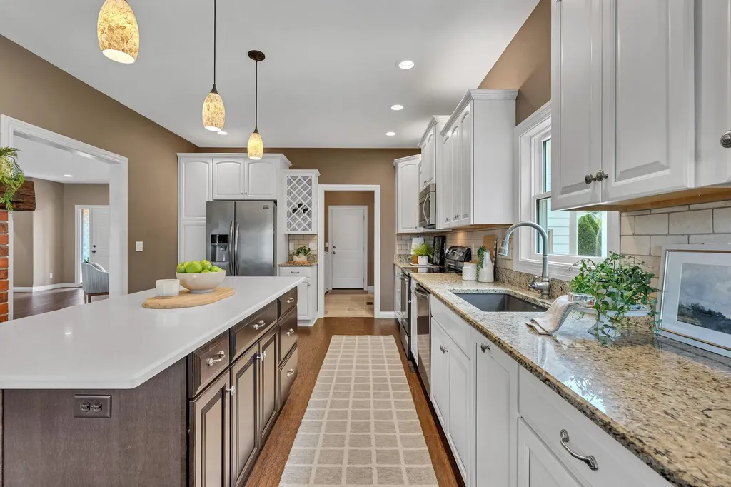 729 N Crest Ridge Wichita KS 67230