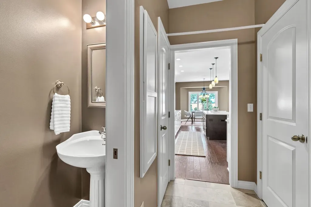 729 N Crest Ridge Wichita KS 67230
