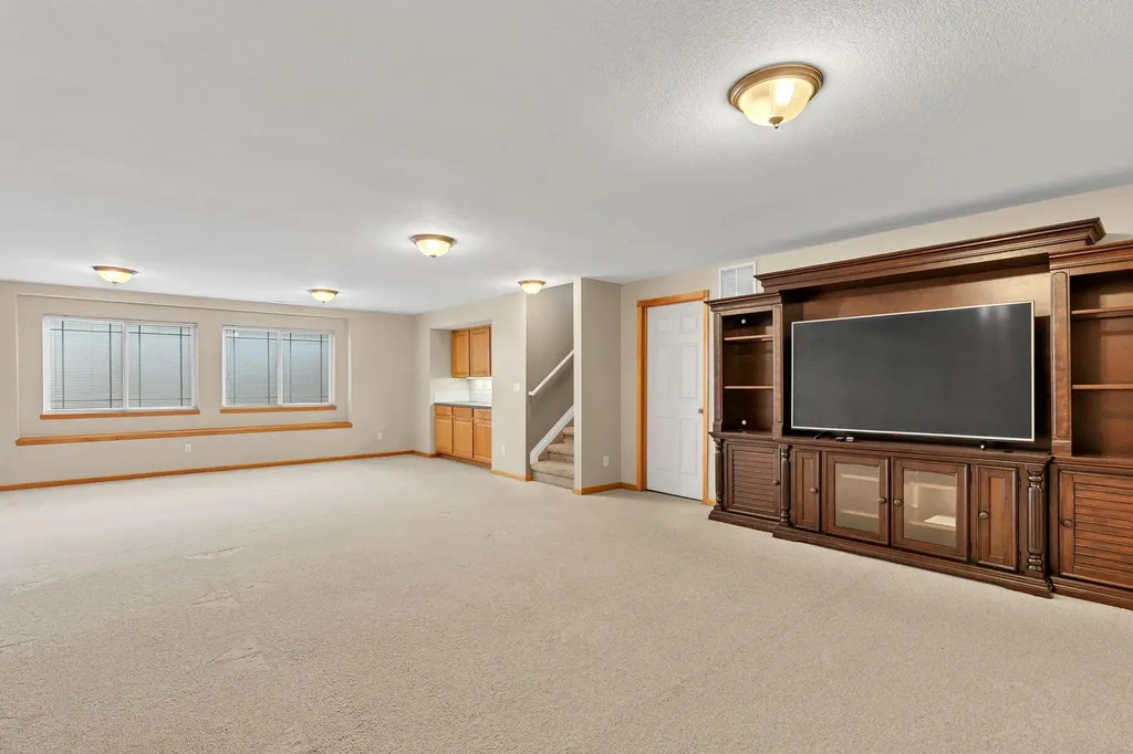 729 N Crest Ridge Wichita KS 67230