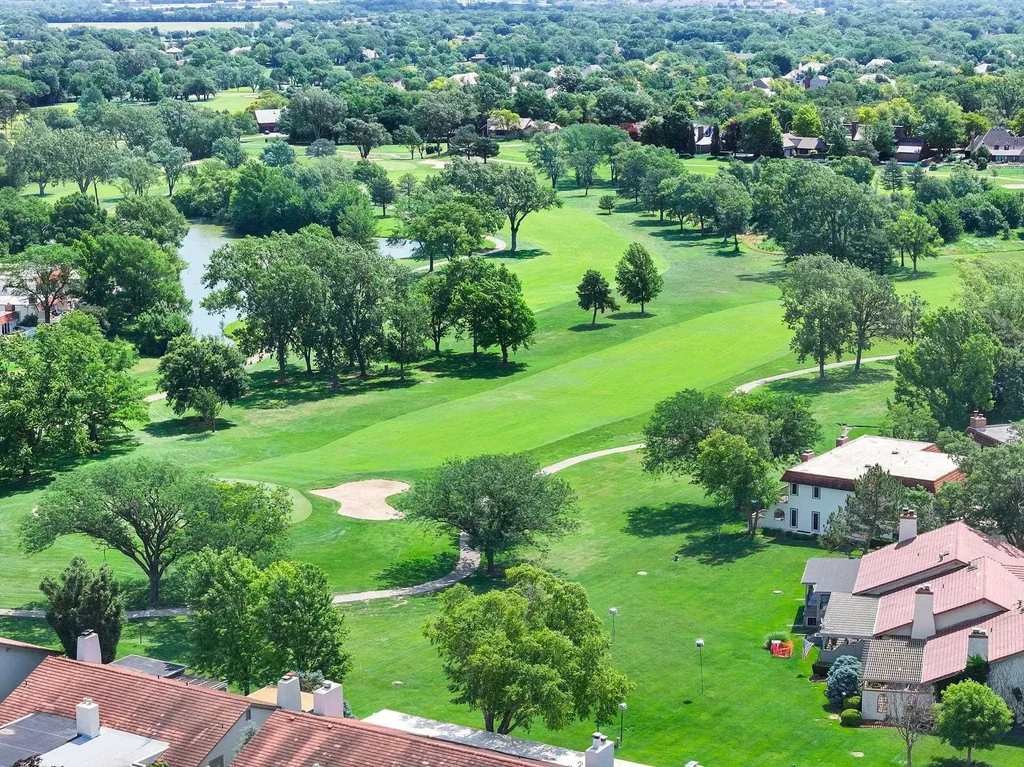 729 N Crest Ridge Wichita KS 67230