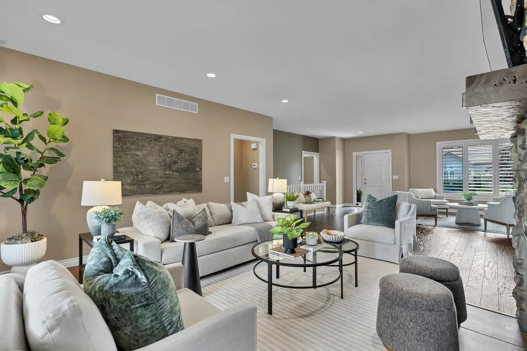 729 N Crest Ridge Wichita KS 67230