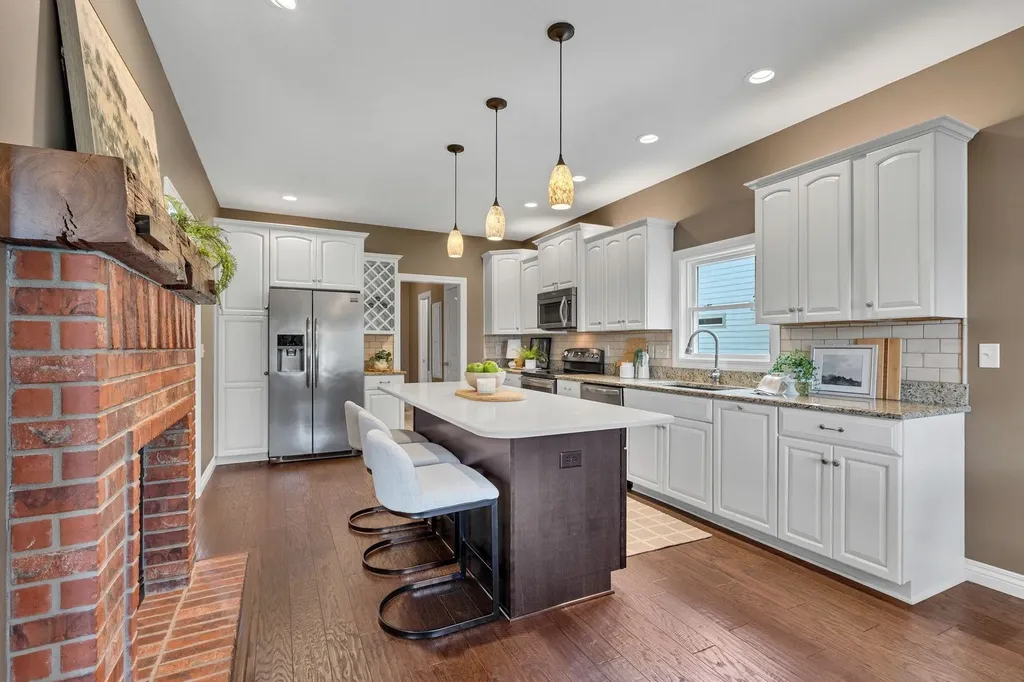 729 N Crest Ridge Wichita KS 67230
