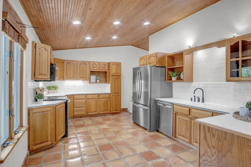 532 N Rock Road Newton KS 67114