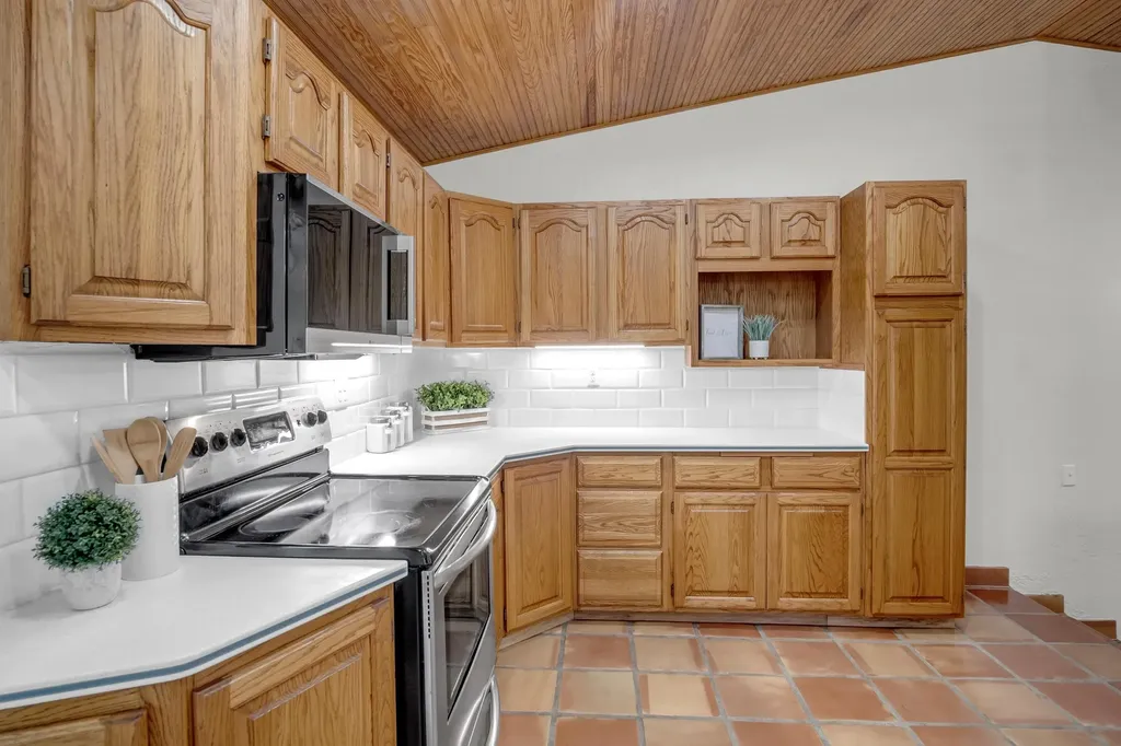 532 N Rock Road Newton KS 67114
