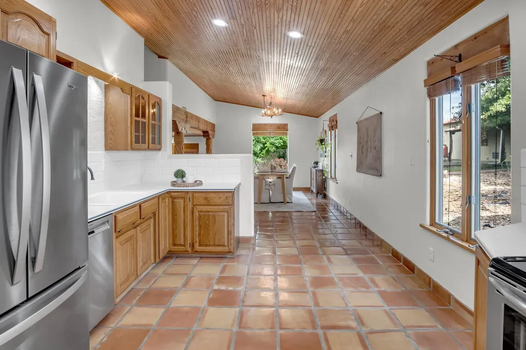 532 N Rock Road Newton KS 67114
