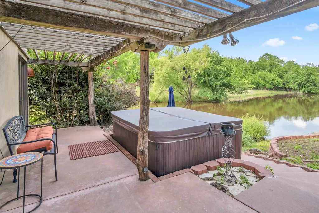 532 N Rock Road Newton KS 67114