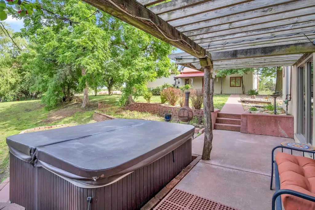 532 N Rock Road Newton KS 67114