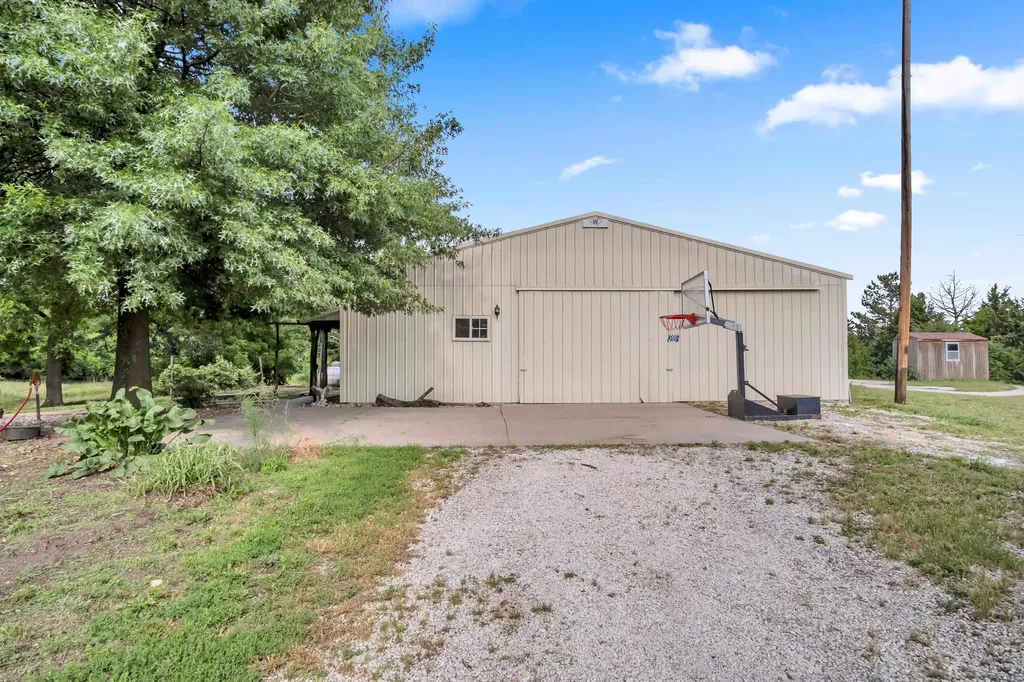 532 N Rock Road Newton KS 67114