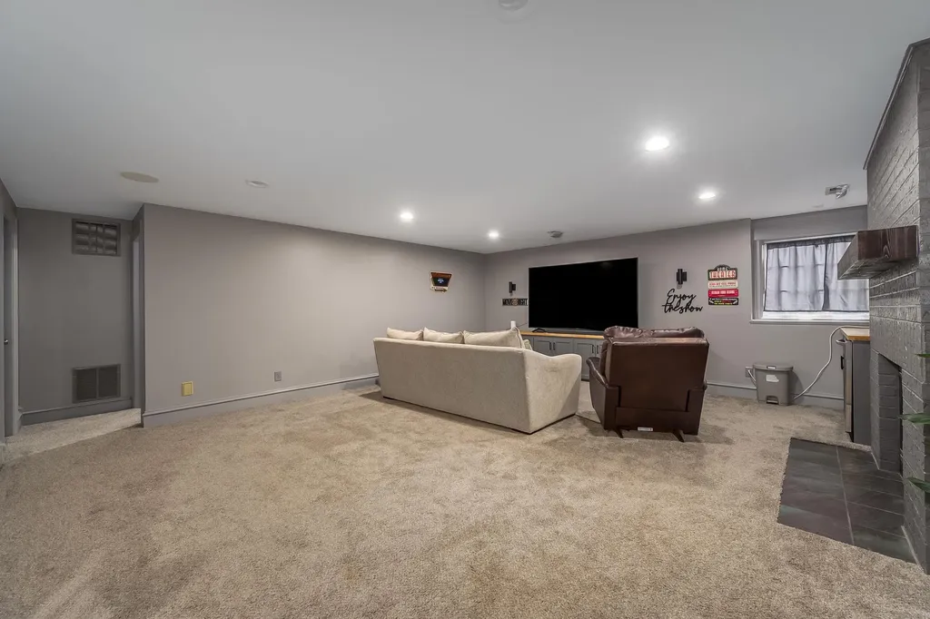 116 N Rainbow Lake Road Wichita KS 67235