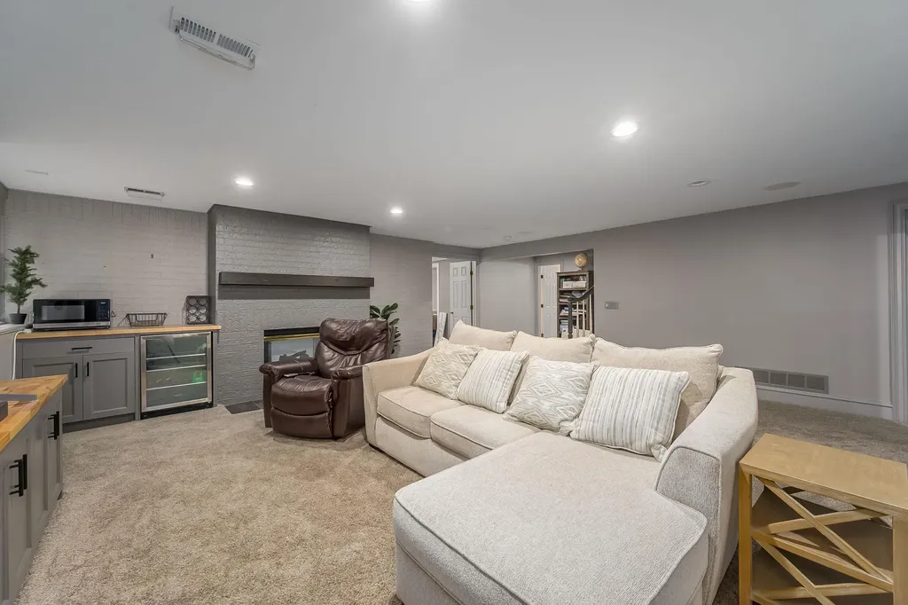116 N Rainbow Lake Road Wichita KS 67235