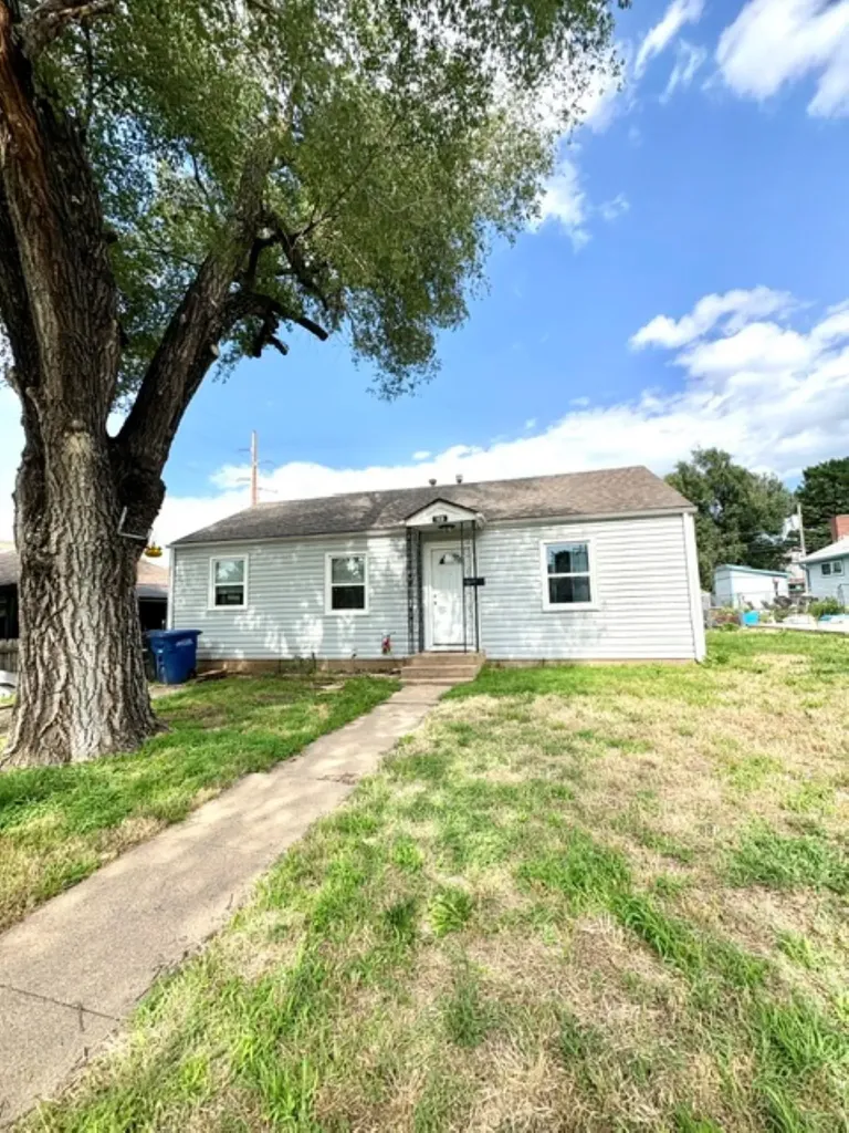 1416 N Henry Street Augusta KS 67010