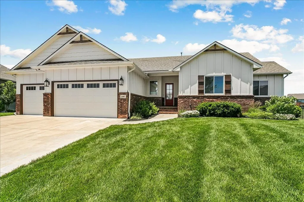 2407 N Lakeside Circle Andover KS 67002