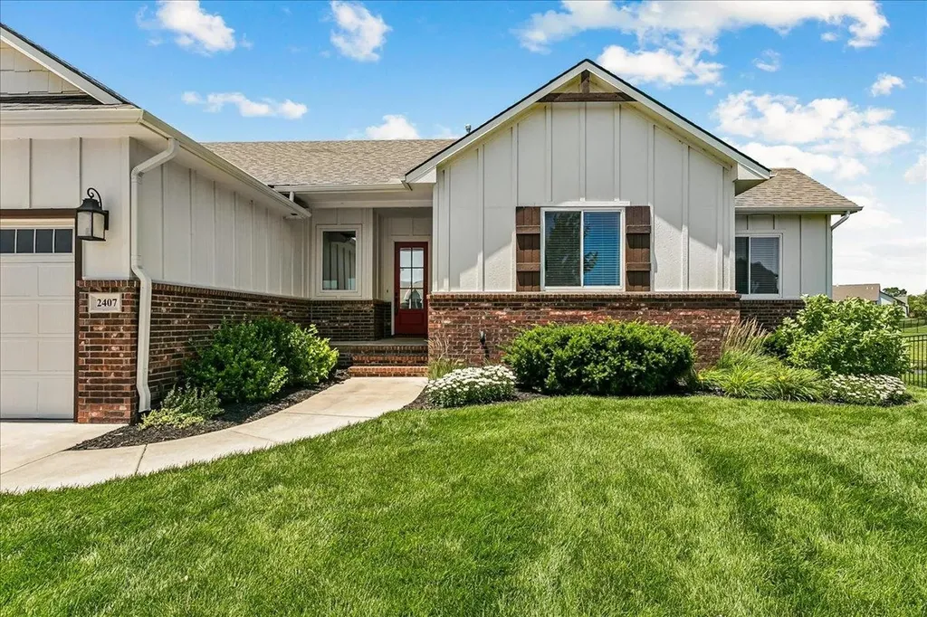2407 N Lakeside Circle Andover KS 67002